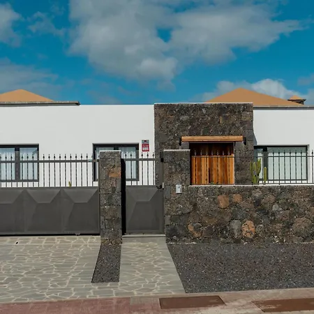 Seascape Pool, Air Con, View, Adult Only * Corralejo