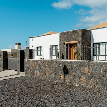 Daire Seascape Pool, Air Con, View, Adult Only *