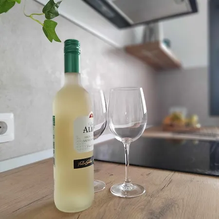 شقة Seascape Pool, Air Con, View, Adult Only