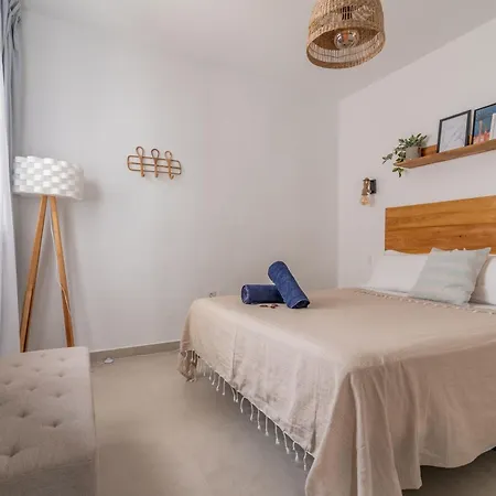 Seascape Pool, Air Con, View, Adult Only Appartement *