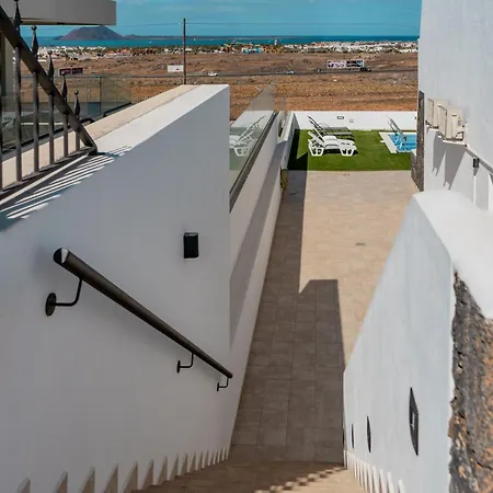 דירה Seascape Pool, Air Con, View, Adult Only קורלחו